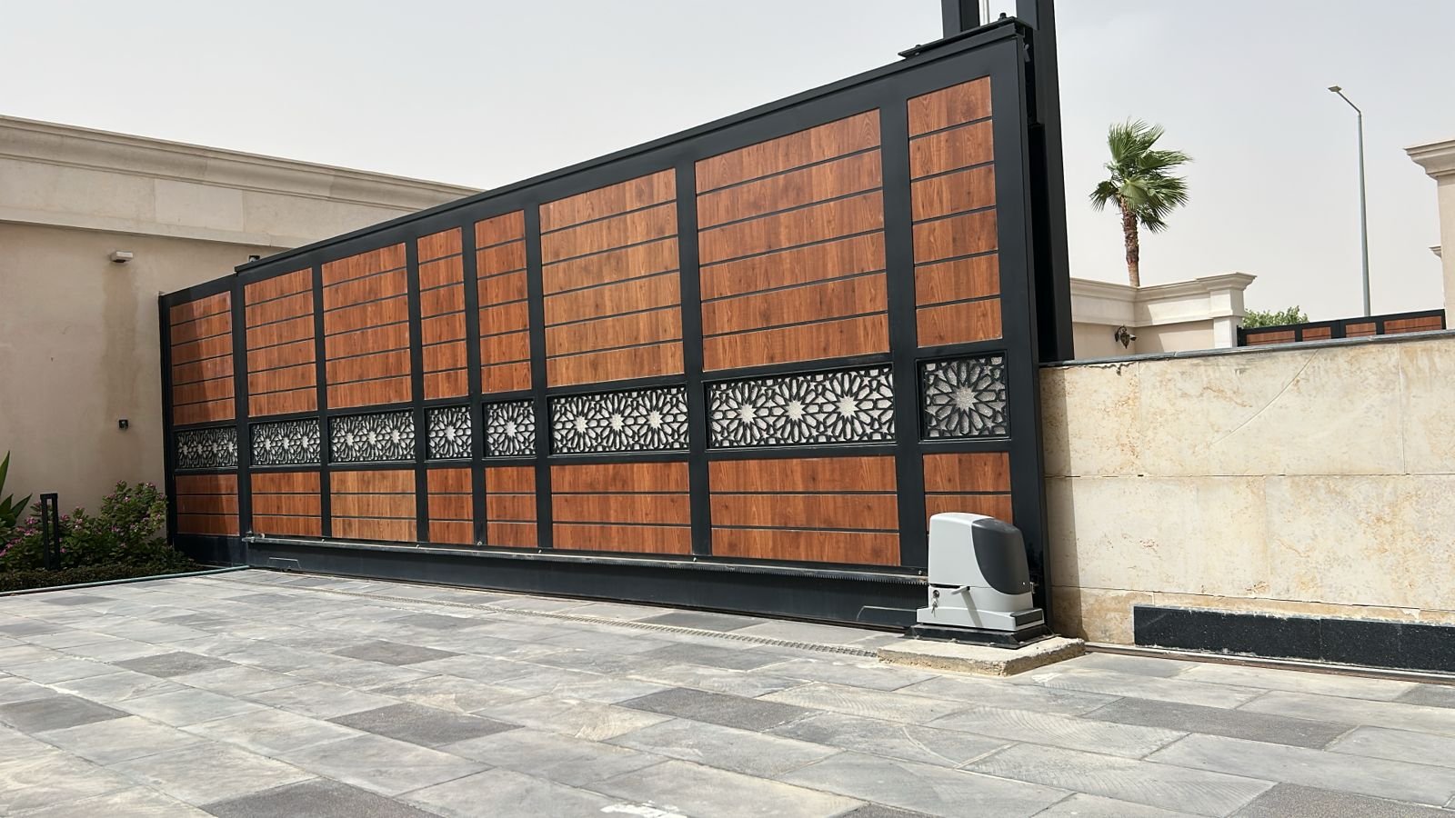 تركيب وصيانة شتر خارجي للنوافذ